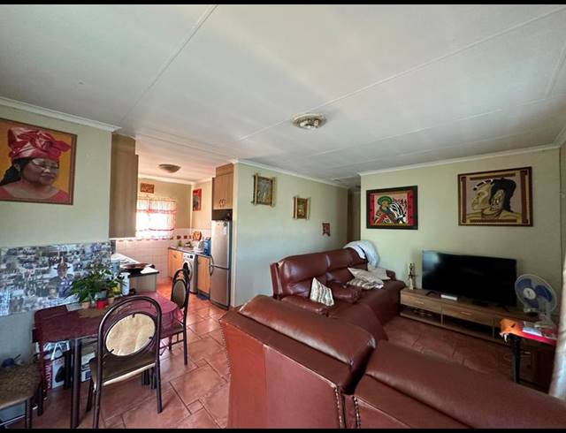 3 BEDROOM COMPLEX FOR SALE IN CLARINA